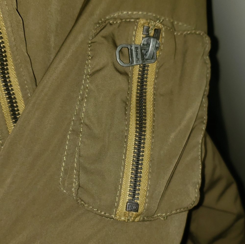BENCH Warm Winter Jacket faux fur hood - Picture 8 of 11